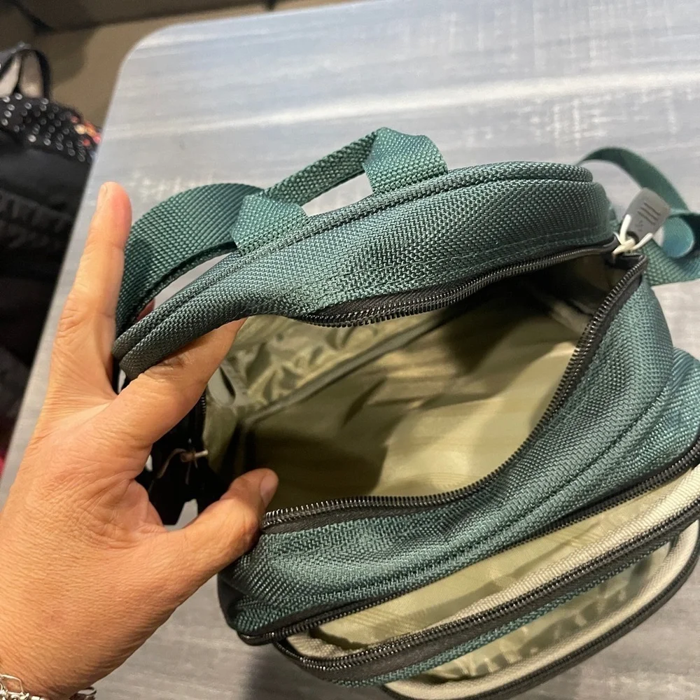 Ricardo Beverly Hills Green Canvas Crossbody Messenger Travel Bag Luggage